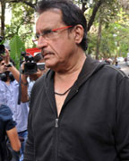 Sanjay Dutt surrenders