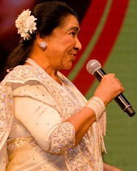 Asha Bhosle and Siddhant Bhosle perform at a concert