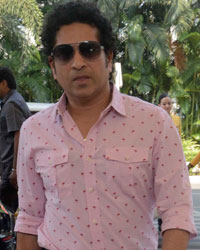 Sachin Tendulkar spotted at Airport