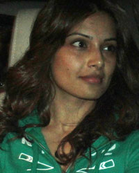 Bipasha Basu snapped at Mehbob studio, Bandra