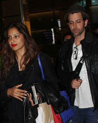 Bipasha Basu and Hrithik Roshan spotted at Airport