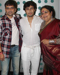 Gaurang Doshi, Sonu Nigaam and Usha Uthup at Happy Anniversary music recording