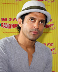 Farhan Akhtar promotes Shaadi Ke Side Effects at Radio Mirchi