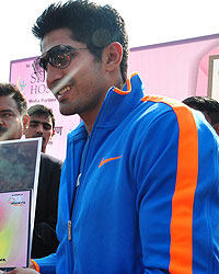 Vijender Singh inaugurates Charity Marathon on World Cancer Day