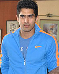 Vijender Singh inaugurates Charity Marathon on World Cancer Day