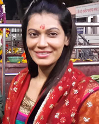 Wrestler Sangram Singh and Actress Payal Rohatgi Visited Shirdi