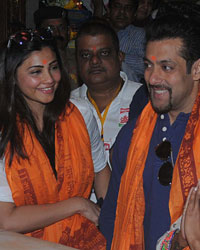 Daisy Shah and Salman Khan at Sidhdhivinayak Mandir on sunday morning