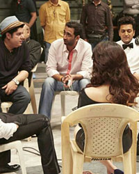 Aamir Khan with director Sajid Khan, Saif Ali Khan, Ritiesh Deshmukh, Tamannaah and Bipasha Basu on the sets of Humshakals