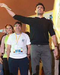 Gulshan Devaiah flags off the Hiranandani Thane Half Marathon to promote Hockey