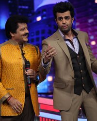 Udit Narayan and Manish Paul on the set sof Mad in India