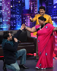 Mika Singh, Udit Narayan and Manish Paul on the set sof Mad in India