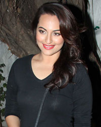 Sonakshi Sinha Snapped at live bandra