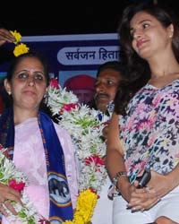 Monica Bedi campaigning for Pushpa Milind Bhole