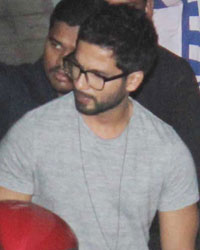 Shahid Kapoor snapped at Hakkason, Bandra