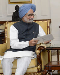 Pranab Mukherjee, meeting with Dr. Manmohan Singh at Rashtrapati Bhavn