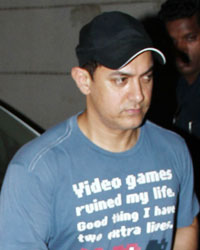 Aamir Khan and Vidhu Vinod Chopra spotted at Santacruz