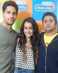 Shraddha Kapoor, Siddharth Malhotra promote 'Ek Villian' at Radio City 91.1 FM