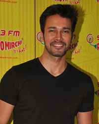 Rajneesh Duggal at Radio Mirchi studio