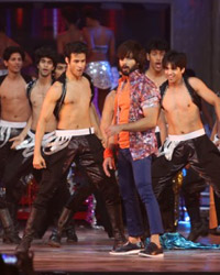 Shahid performs at the Renault Star Guild Awards