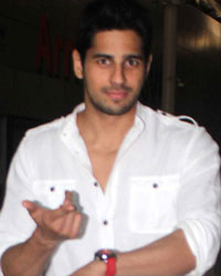 Siddharth Malhotra snapped at domestic airport