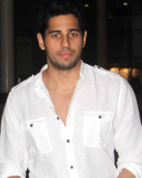 Siddharth Malhotra snapped at domestic airport