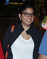 Neeta Ambani at airport with her daughter Isha Ambani and son Hari Anant