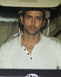 Hrithik Roshan snapped at Juhu