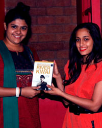 Shweta Pandit giving DVD of 'The Bridge on the River Kwai' to the winner