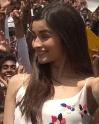 Varun Dhawan and Alia Bhatt promote Humpty Sharma Ki Dulhaniya in Bangalore