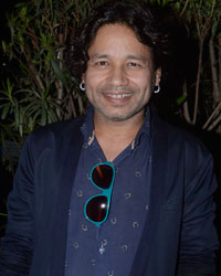 Kailash Kher spotted at airport