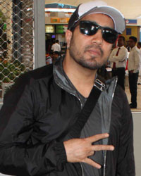 Mika Singh snapped at airport