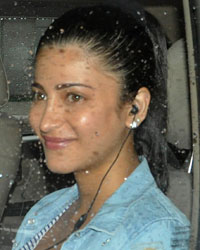 Shruti Haasan snapped ar airport