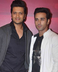 Rritesh Deshmukh and Pulkit Samrat promote Bangistaan on the sets of The Voice India