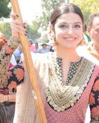 Divya Khosla Kumar spotted in Sabyasachi at a flag hoisting ceremony in SAN FRANCISCO