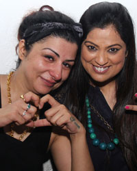 Hard Kaur with Richa Sharma set the floor rolling at The House this Sunday