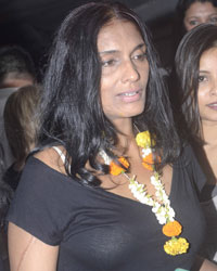 Anu Agarwal unveils her book with pooja bhat and Rahul Roy