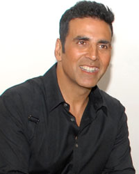 Bollywood Star Akshay Kumar calls on Delhi CM Arvind Kejriwal