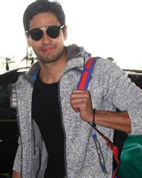 Sidharth Malhotra spotted at the Mumbai airport