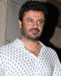 Vikas Bahl Spotted At Shahid Kapoor House