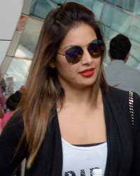 Karan Singh Grover and Bipasha Basu spotted at airport