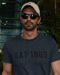 Arjun Rampal at airport