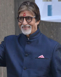 Amitabh Bachchan spreads warmth in the Delhi winter with 'Aaj Ki Raat Hai Zindagi' heroes