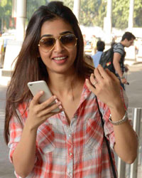 Radhika Apte Snapped At Mumbai Airport