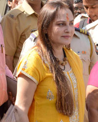 Jaya Prada visits Siddhivinayak Temple