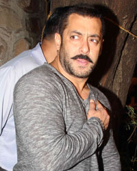 Salman Khan along with his Family Snapped at Bandra