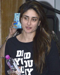 Kareena Kapoor spotted outside of her friends house