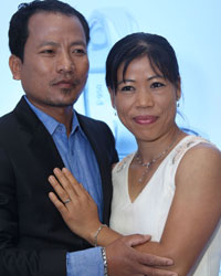 Onler Kom and Mary Kom at PC Jeweller storre