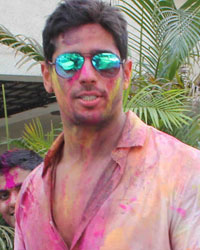 Alia Bhatt and Sidharth Malhotra celebrate Holi together