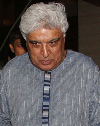 Javed Akhtar snapped Aamir Khan's house