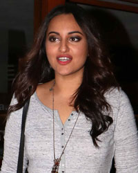 Sonakshi Sinha snapped at Salt Water cafe, Bandra